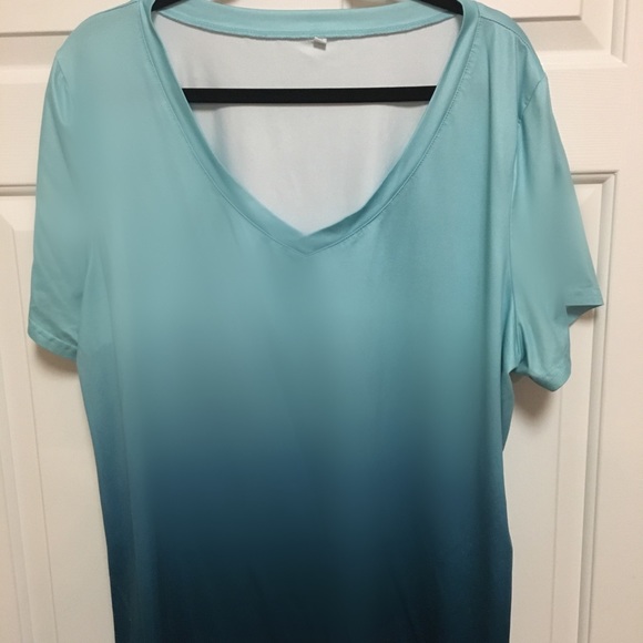 Tops - 3/$25 Teal ombré short-sleeve V-neck shirt (No brand) 2XL